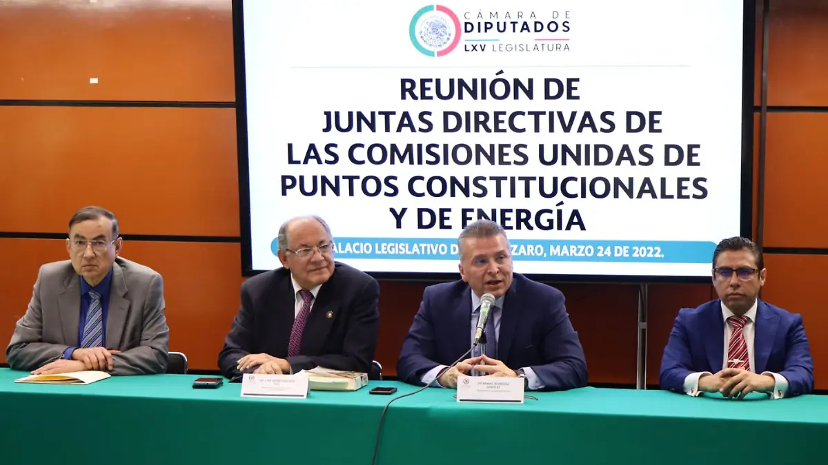 AMLO pide al Congreso aprobar de inmediato su reforma energética